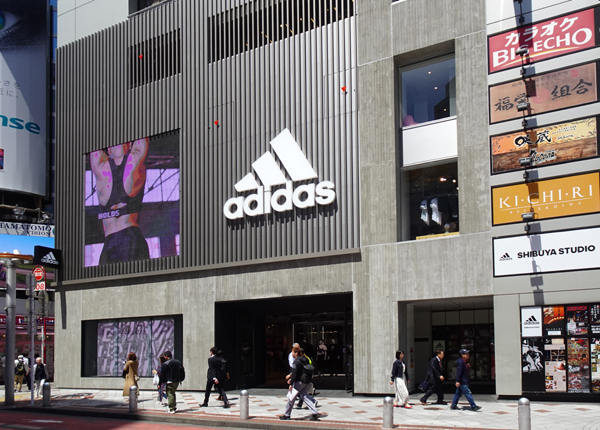 アディダス ブランドコアストア 渋谷